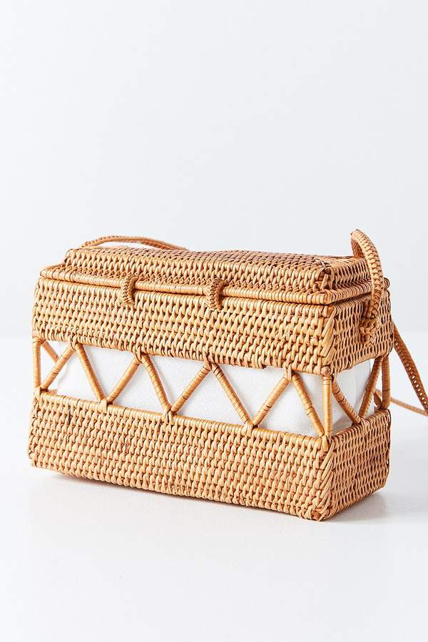 Anna Roufos Sosa shares the most perfect straw bag for the Noir Friday deal of the day.